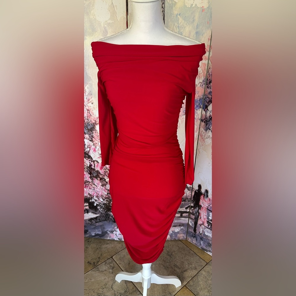 Colleen Lopez - Elegant Red Off-Shoulder Ruched Bodycon Dress. Size XS